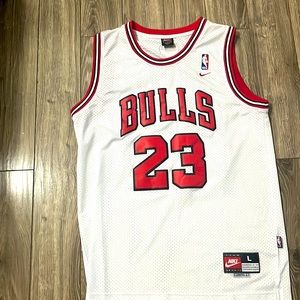 Large Jordan bulls jersey for sale!!